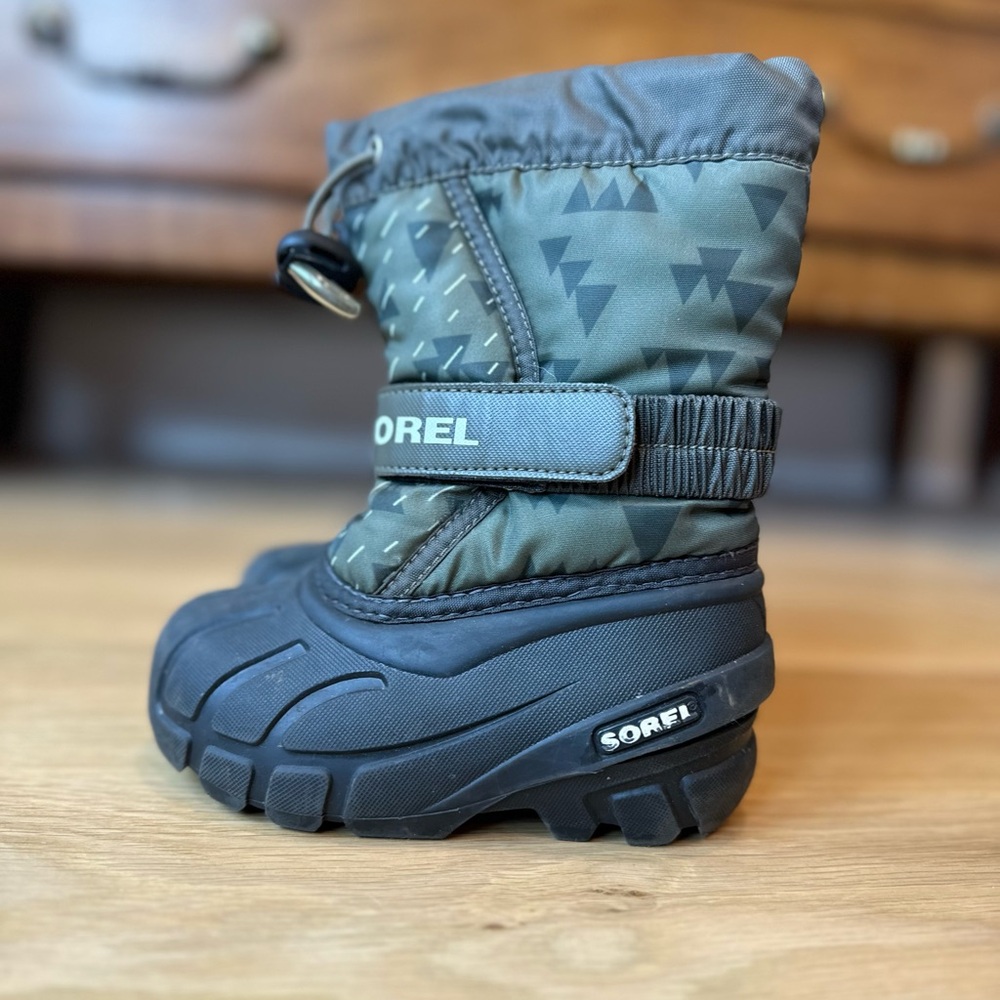 Sorel Kids' Size 8 - Olive and Black Winter Boots